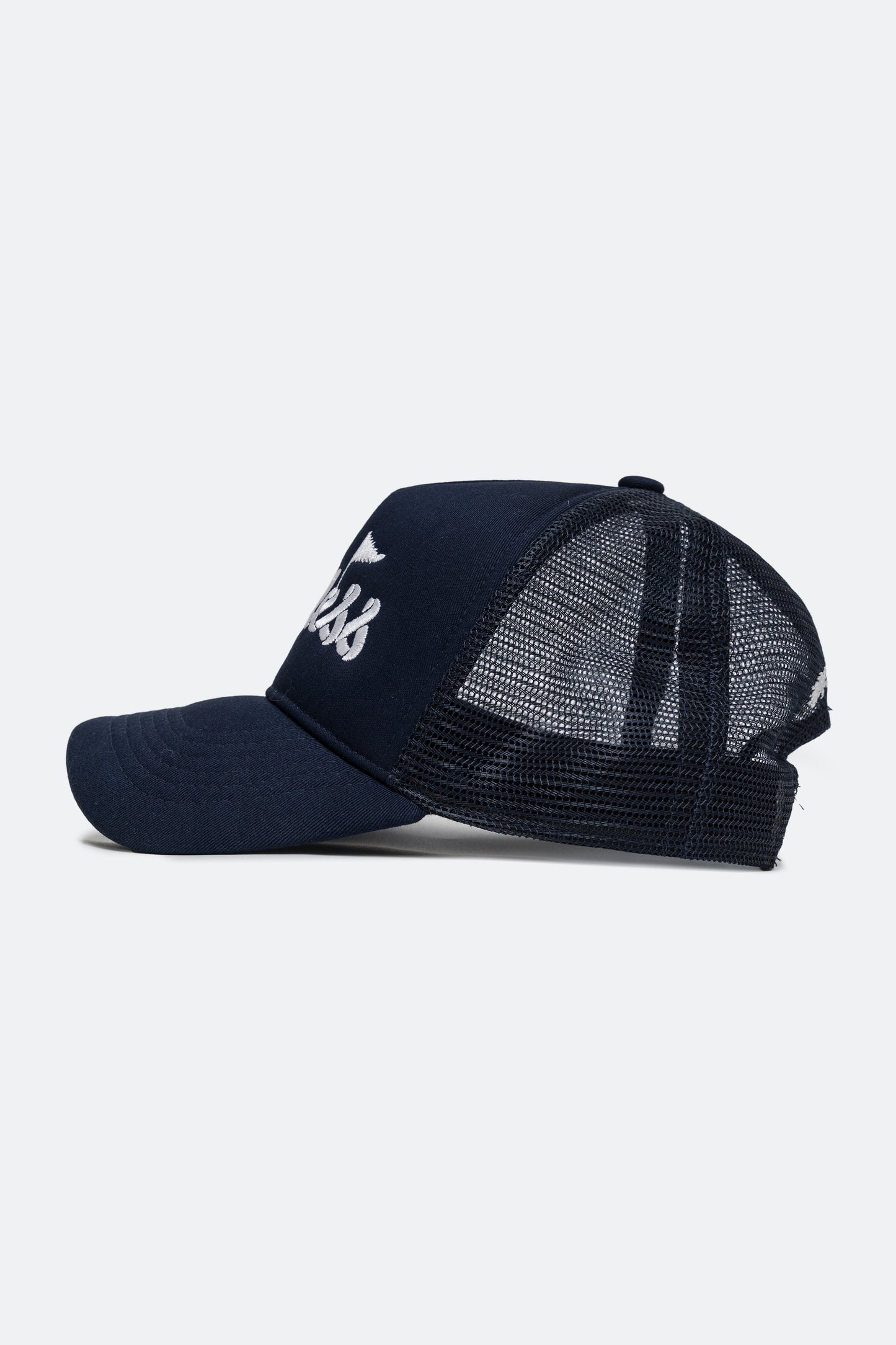NEEDLESS 獅王無用 SS25 TRUCKER CAP / NAVY
