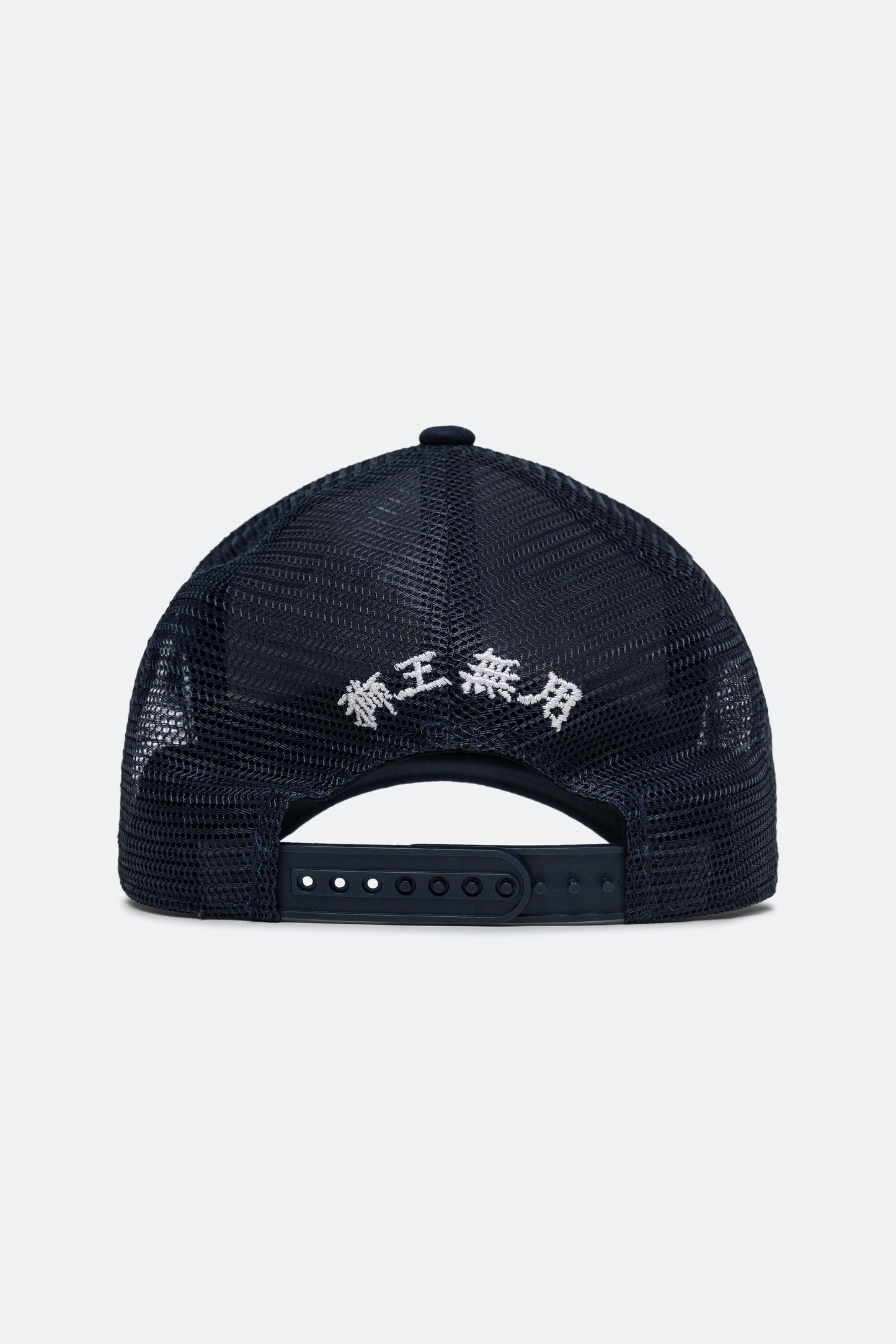 NEEDLESS 獅王無用 SS25 TRUCKER CAP / NAVY