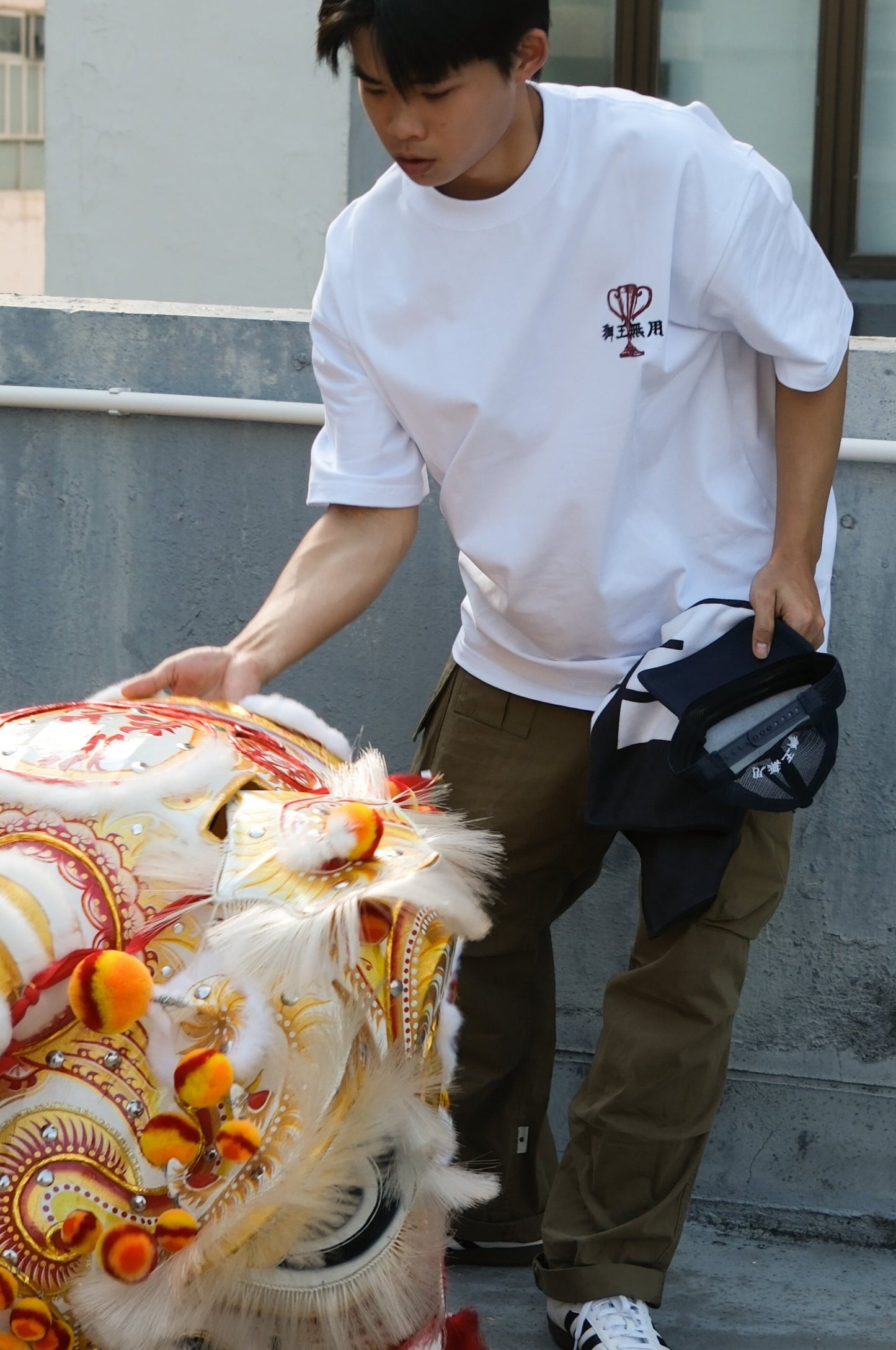 NEEDLESS 獅王無用 NEEDLESS TO WIN TEE / WHITE