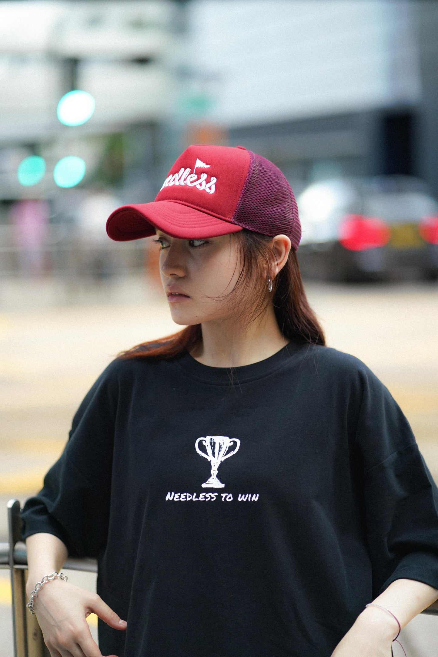 NEEDLESS 獅王無用 SS25 TRUCKER CAP / RED