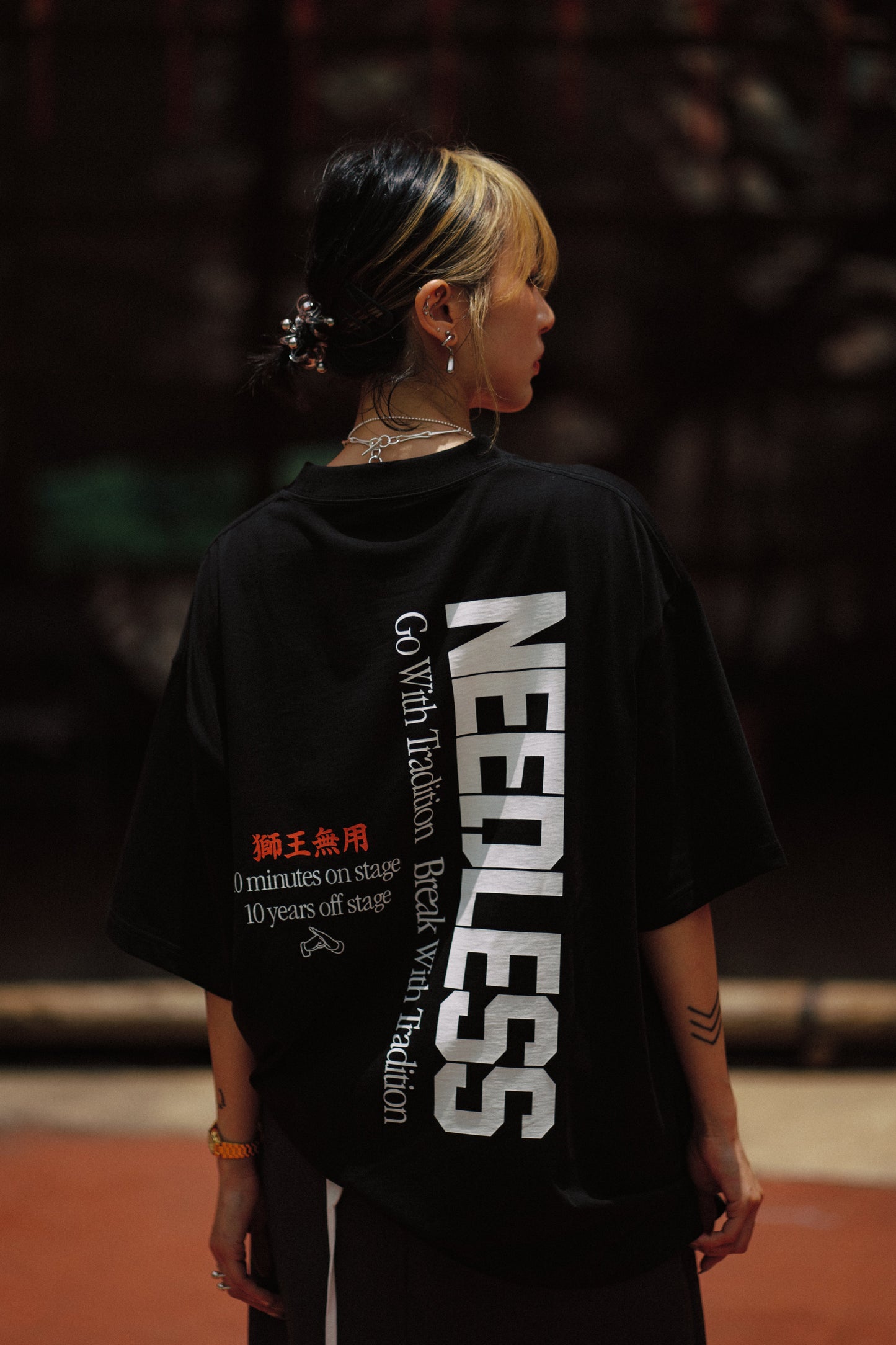 NEEDLESS 獅王無用 MAINLINE SS26 POCKET TEE l BLACK