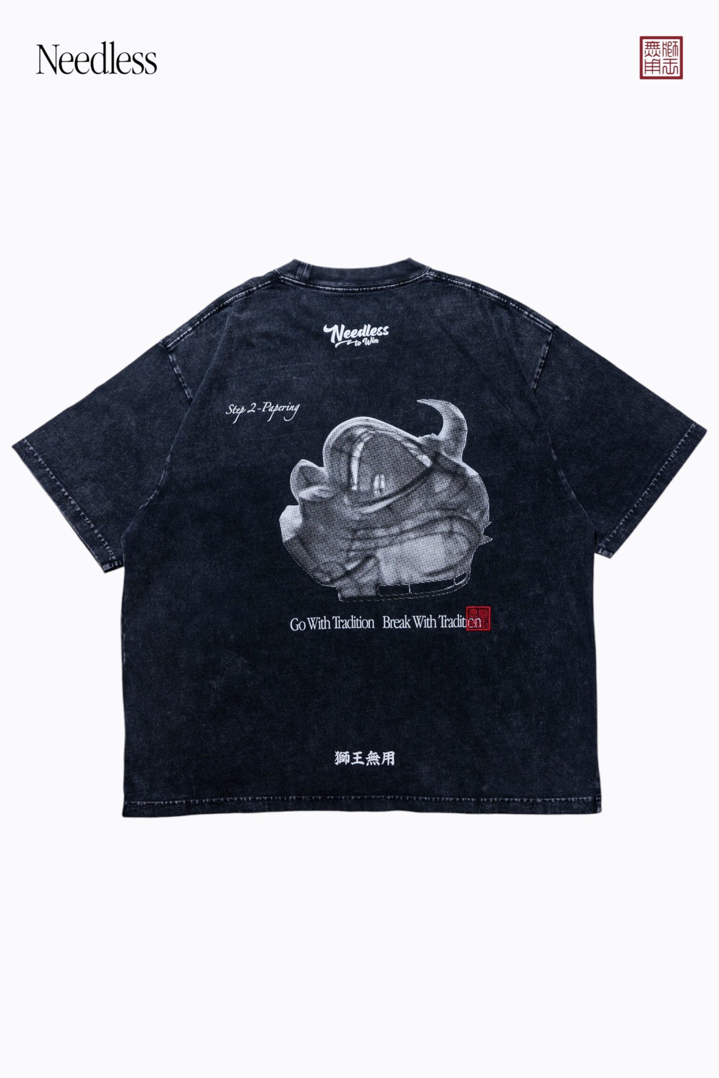 NEEDLESS SS26 吉祥獅王「撲」別注 TEE /  WASHED BLACK