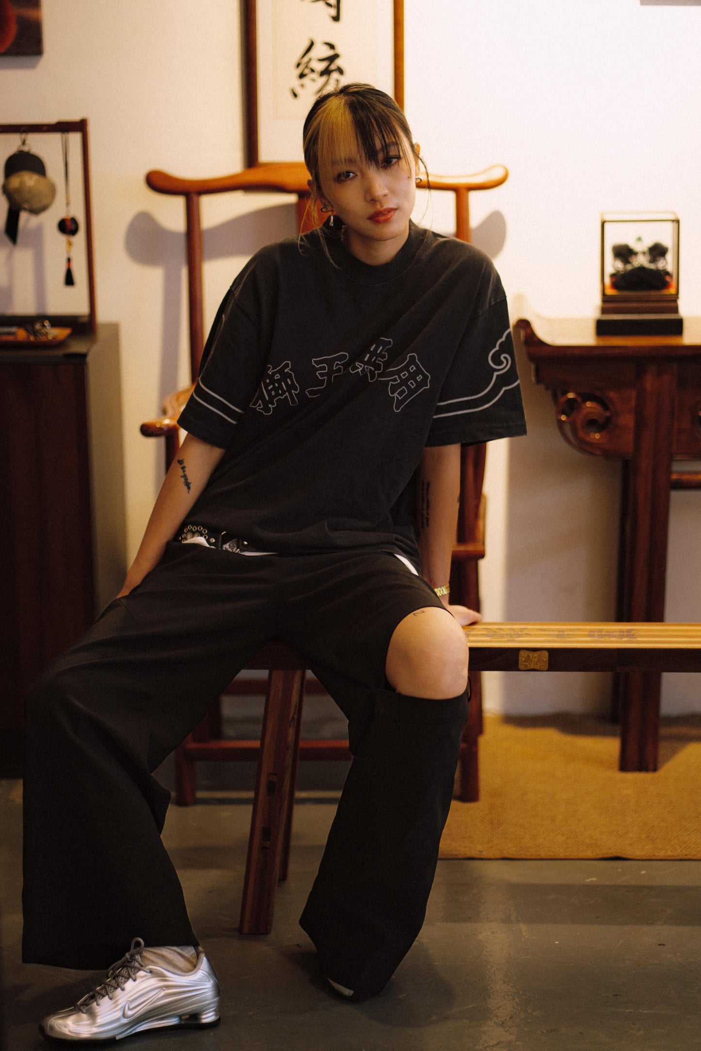NEEDLESS 獅王無用 SS26 SINGNATURE WASHED TEE / BLACK