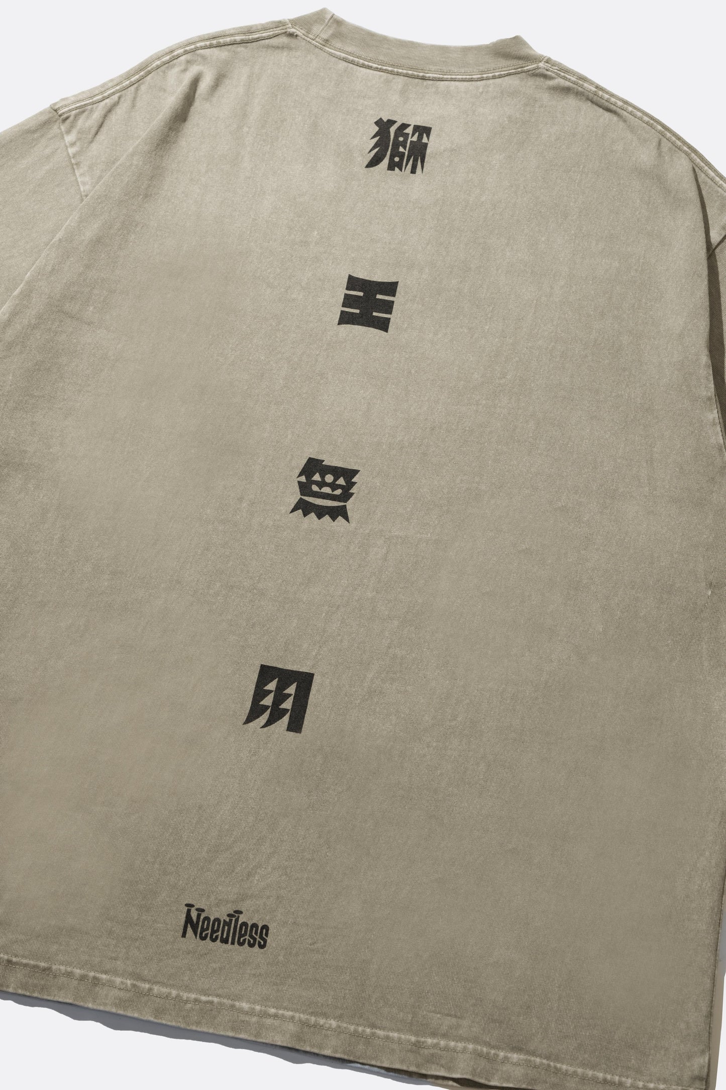 《預售單品 PRE-ORDER》NEEDLESS 獅王無用 SS26 l 沙色洗水 SAND COLOR UNWASHED TEE