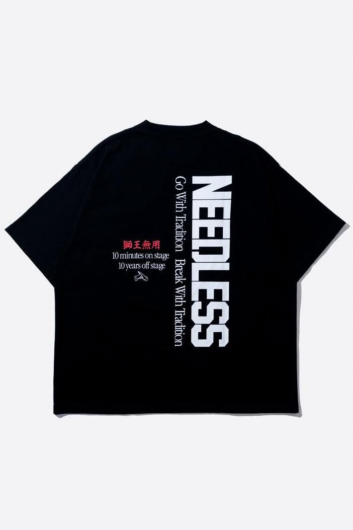NEEDLESS 獅王無用 MAINLINE SS26 POCKET TEE l BLACK