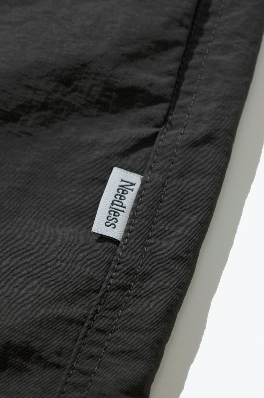 NEEDLESS 獅王無用 SS26 SPORTSTYLE NYLON SHORTS I CHARCOAL
