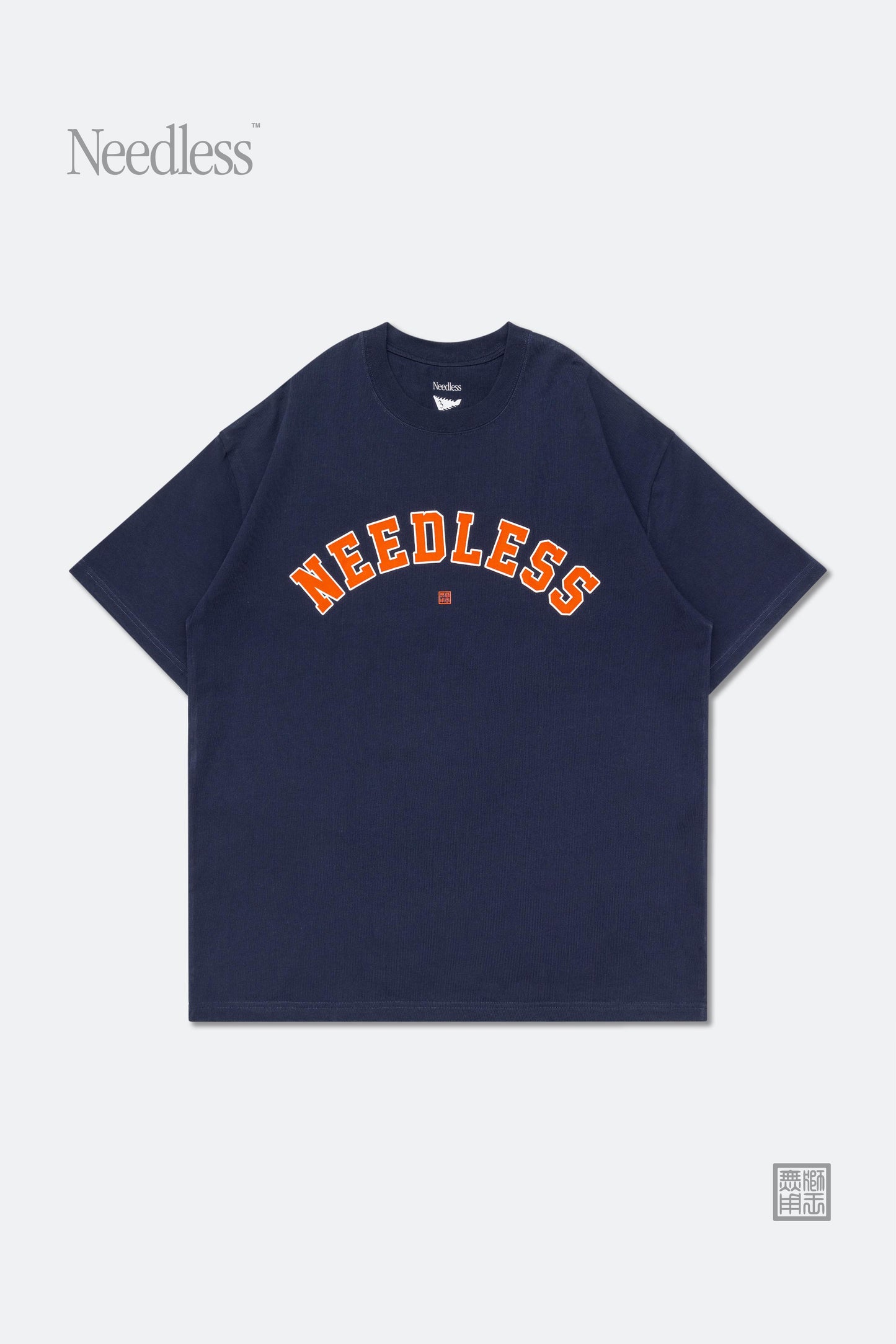 九龍渋谷“ POP-UP FEAT. NEEDLESS SS24 FONT TEE/ NAVY